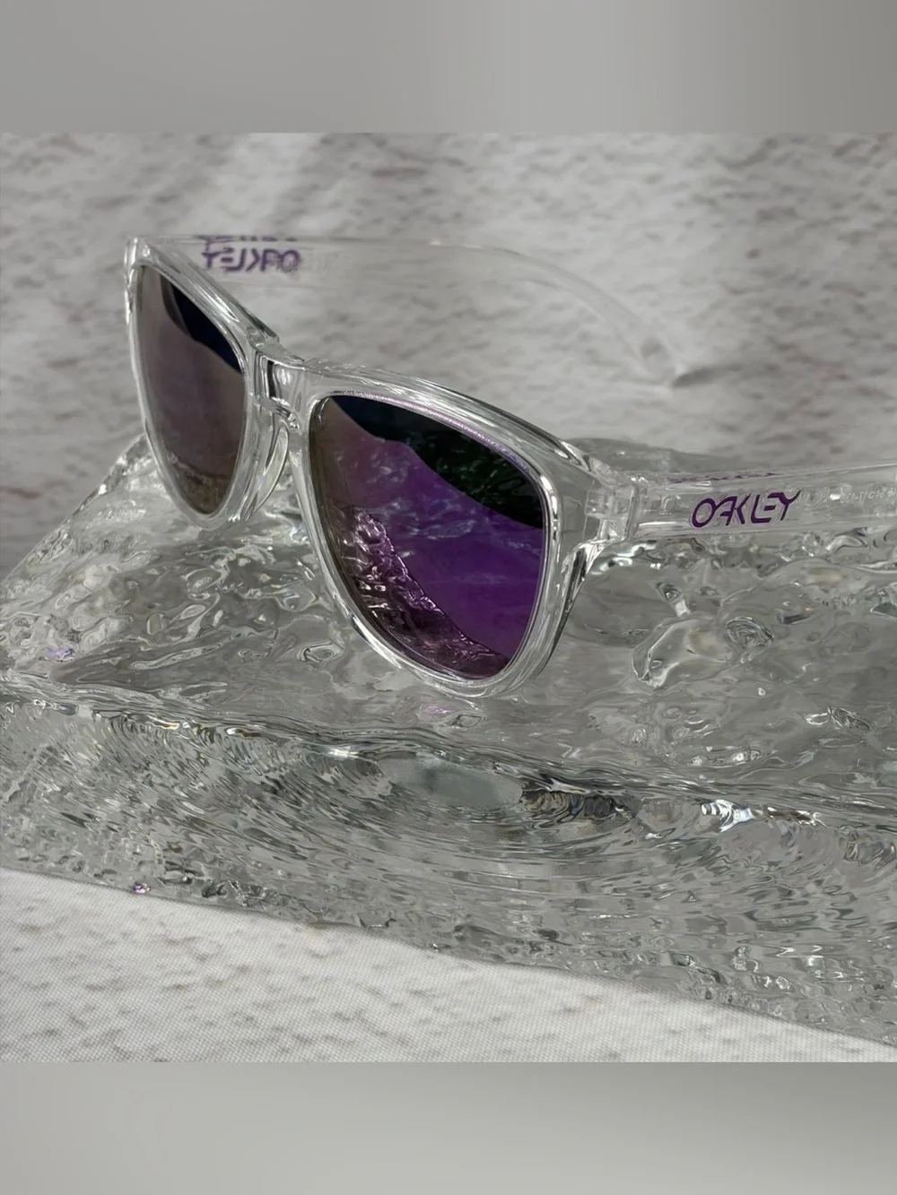 NWT Oakley Frogskins Polarized Clear Frame Purple Violet Lenses w/Case & Box